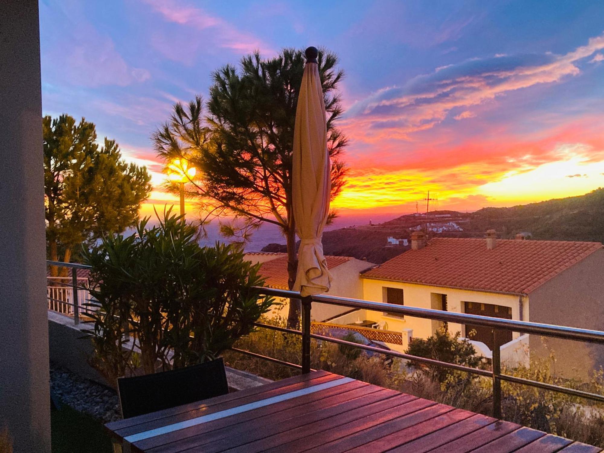 Résidence Costa Vermella, vue mer et montagne au calme Cerbère Esterno foto