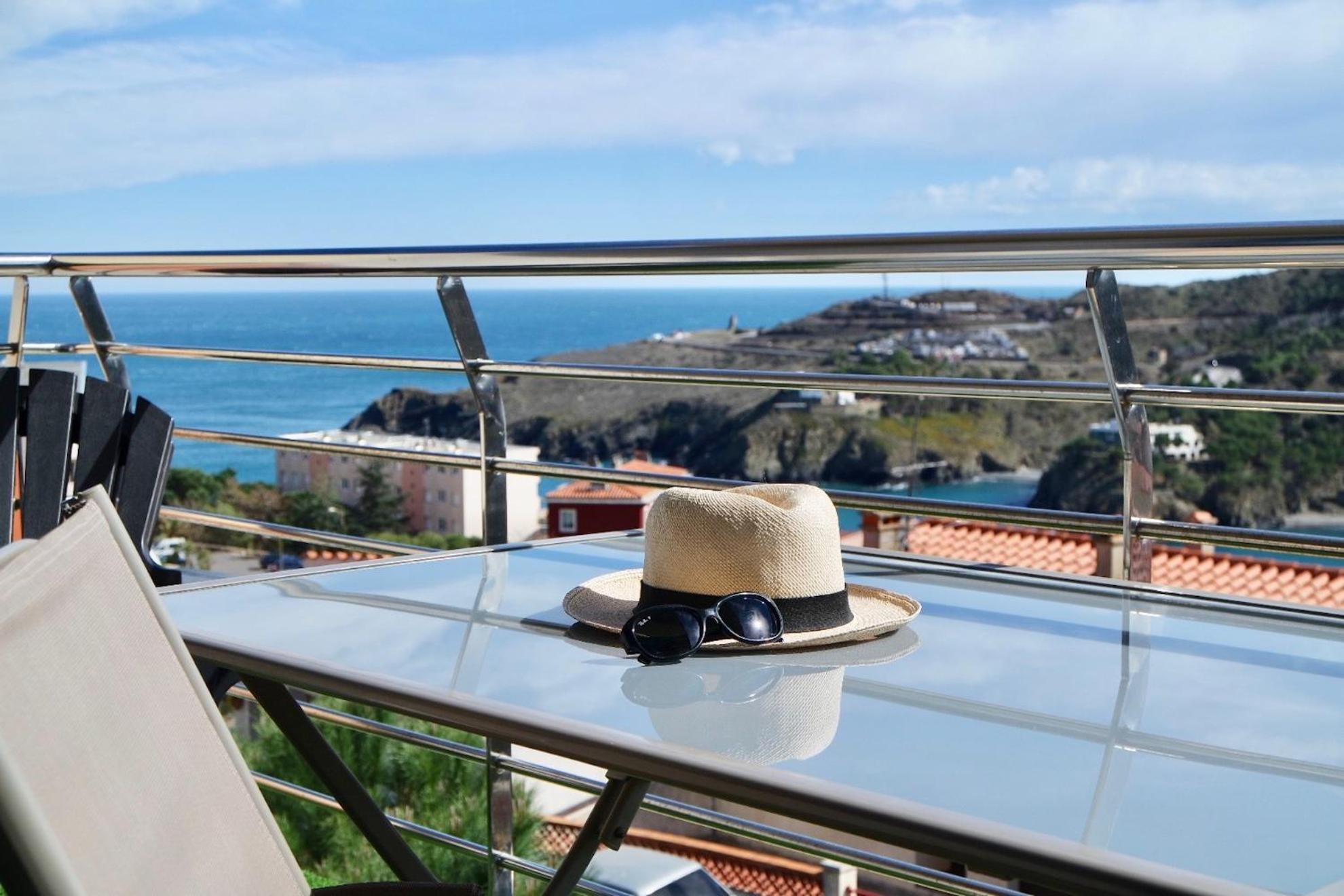 Résidence Costa Vermella, vue mer et montagne au calme Cerbère Esterno foto